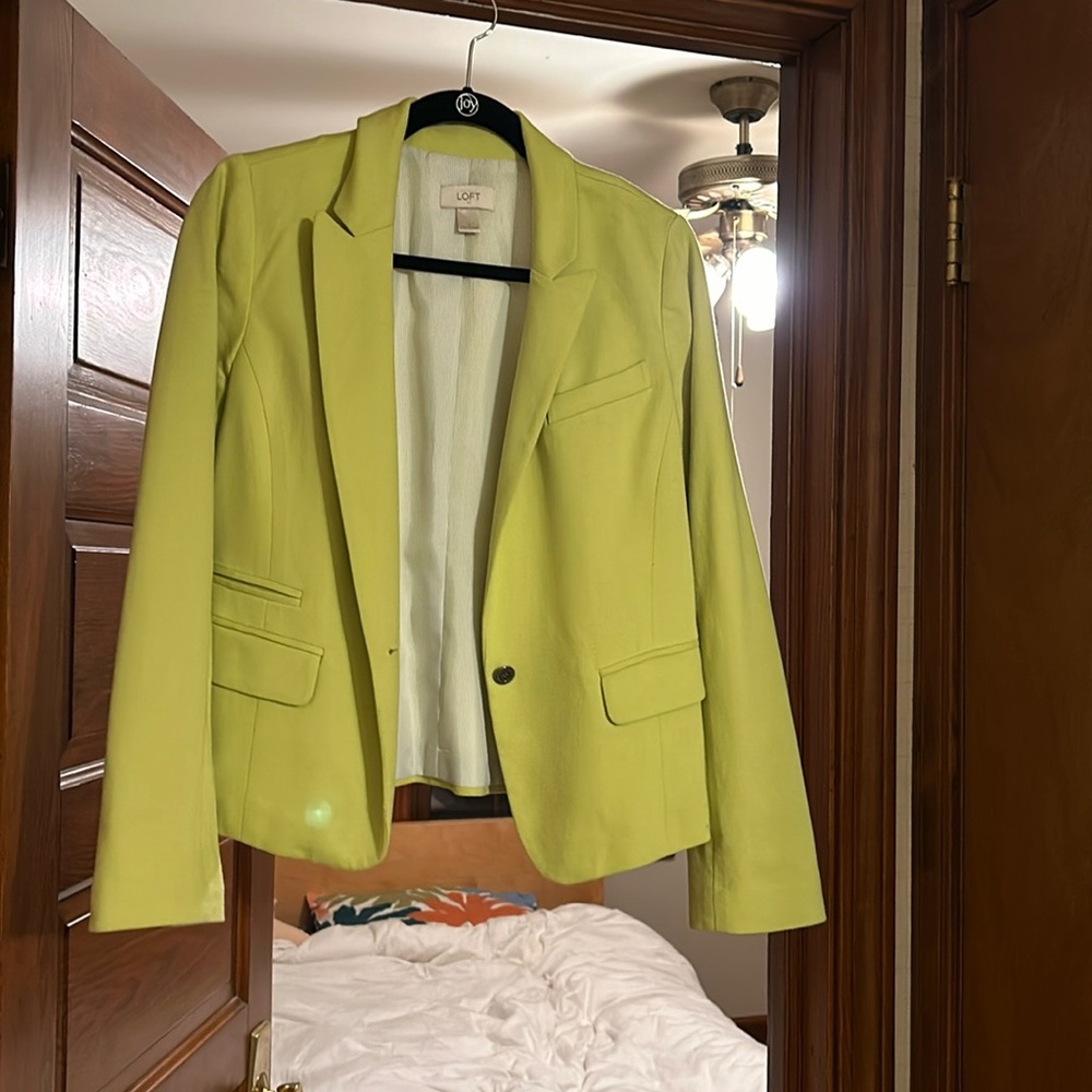 Loft size 6 bright green/neon blazer. Never worn. Excellent quality.